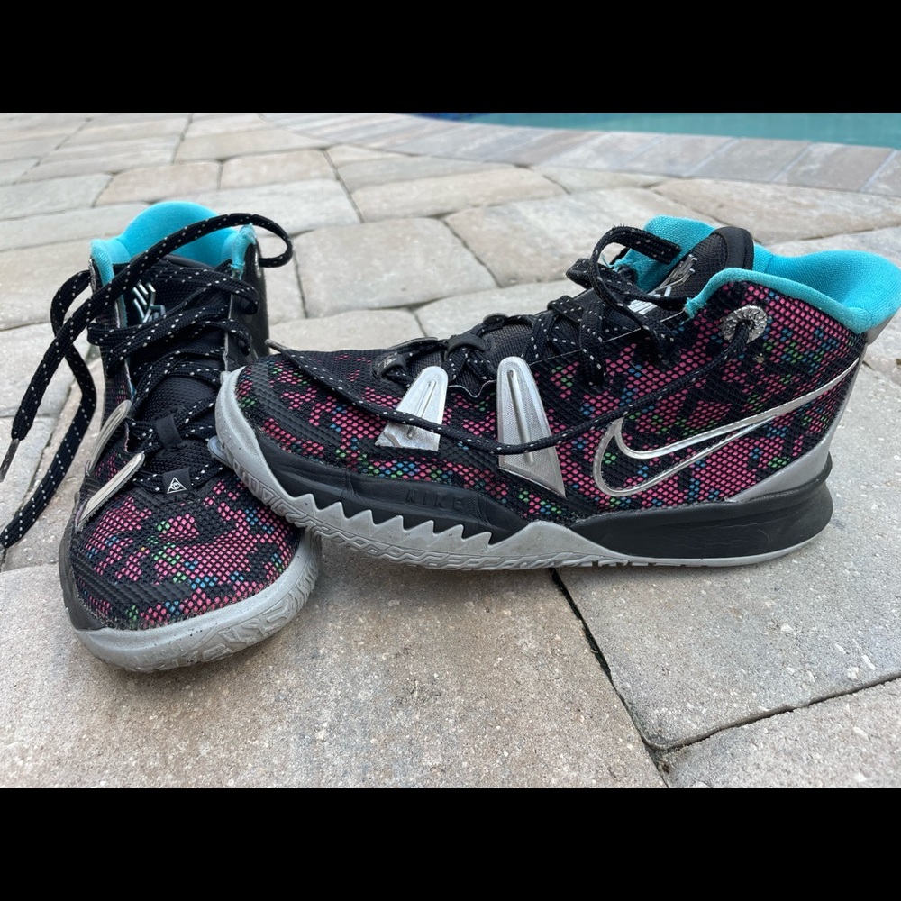 Kyrie Irving 4.5 sneakers.